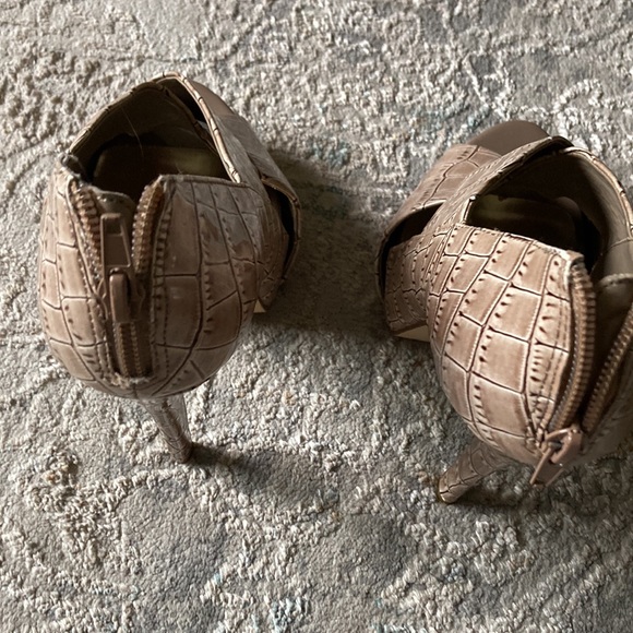 Steve Madden tan pumps 6 - Picture 5 of 6